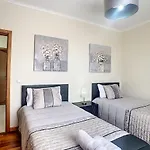 Casa Mes Amis By Lovelystay Relogio do Poiso