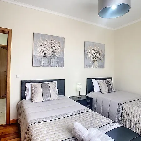 Casa Mes Amis By Lovelystay Relogio do Poiso